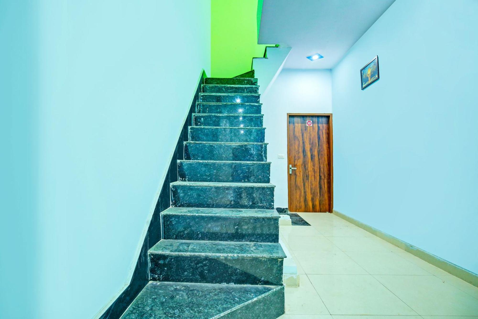 Super Hotel O Sirsa Hotel & Guest House Exterior foto